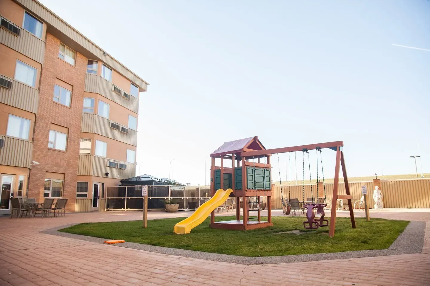 Medicine Hat Lodge, Medicine Hat